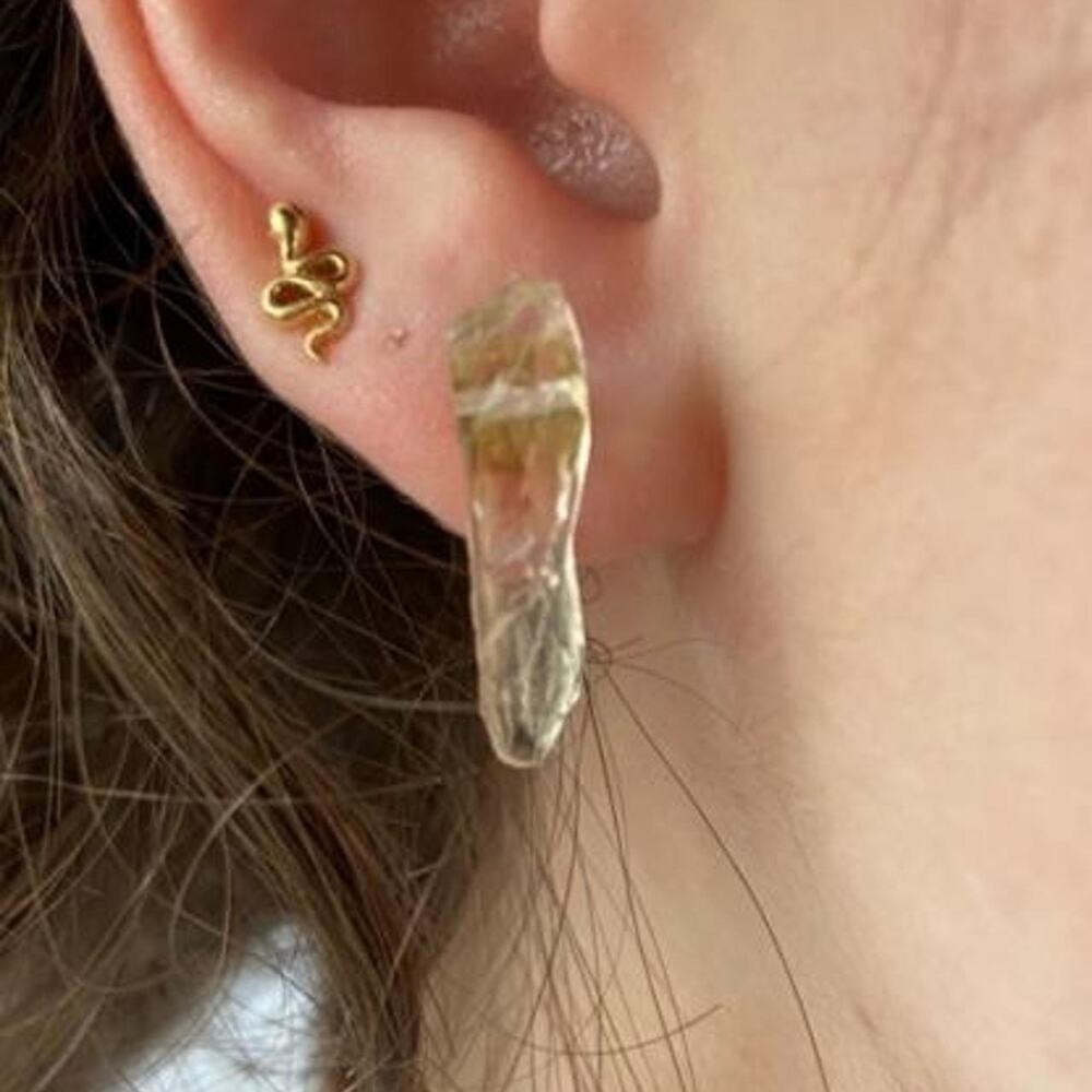 Raw earrings with natural quartz